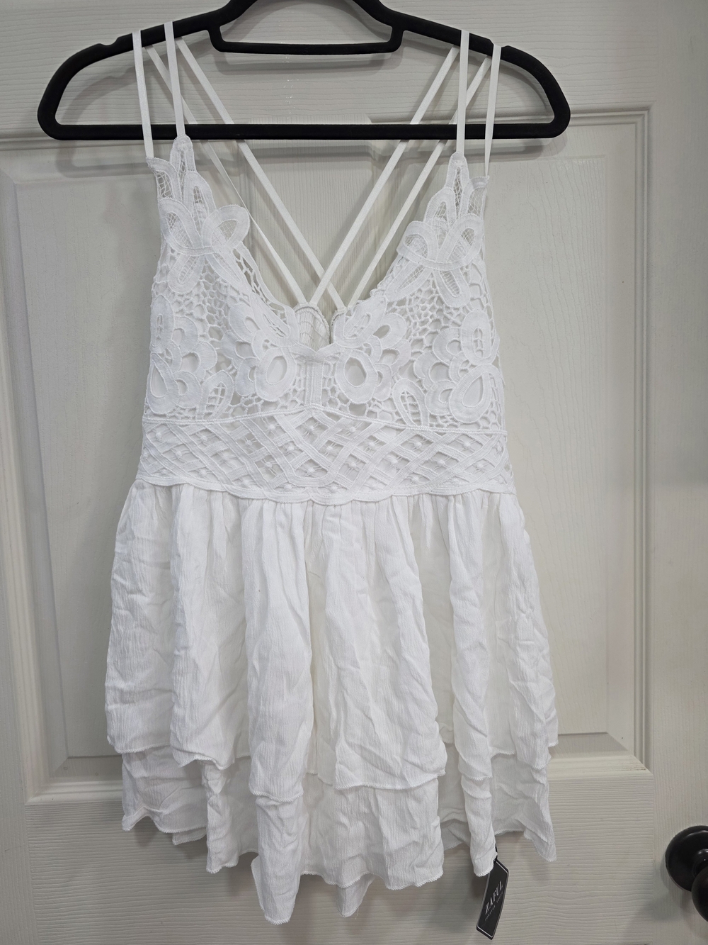 Zaful White Textured Layered And Lace Top Sleeveless
